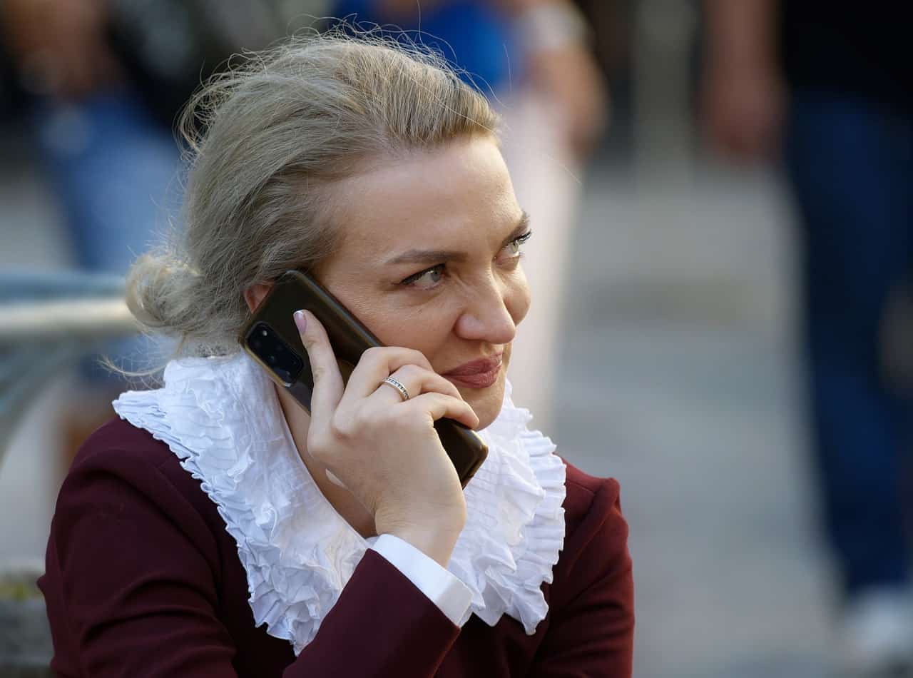 woman 7490032 1280 1